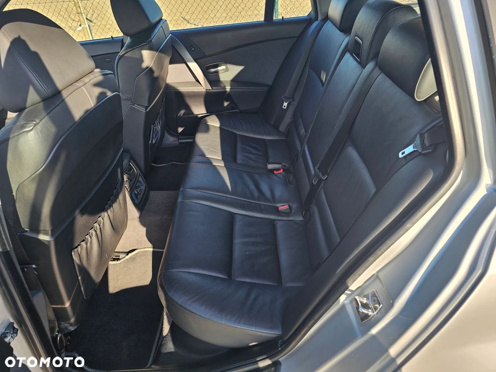 BMW Seria 5 525d - 9