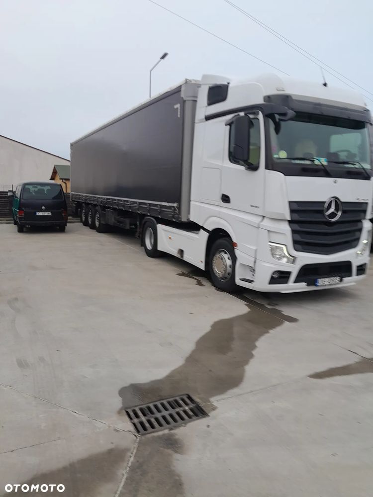 Mercedes-Benz Actros - 3