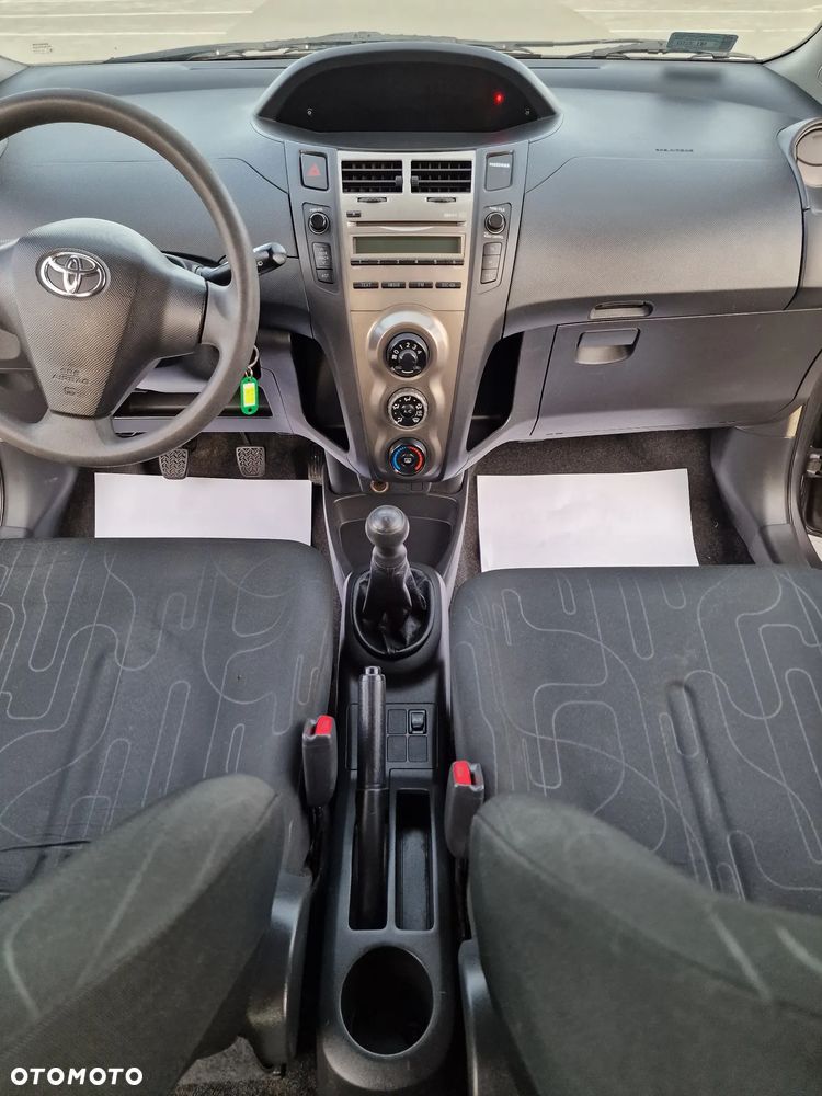 Toyota Yaris 1.0 Premium - 23