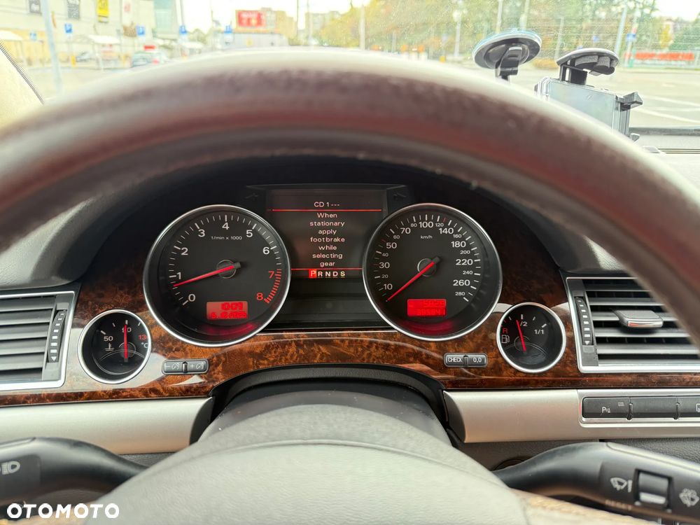 Audi A8 4.2 L Quattro - 12