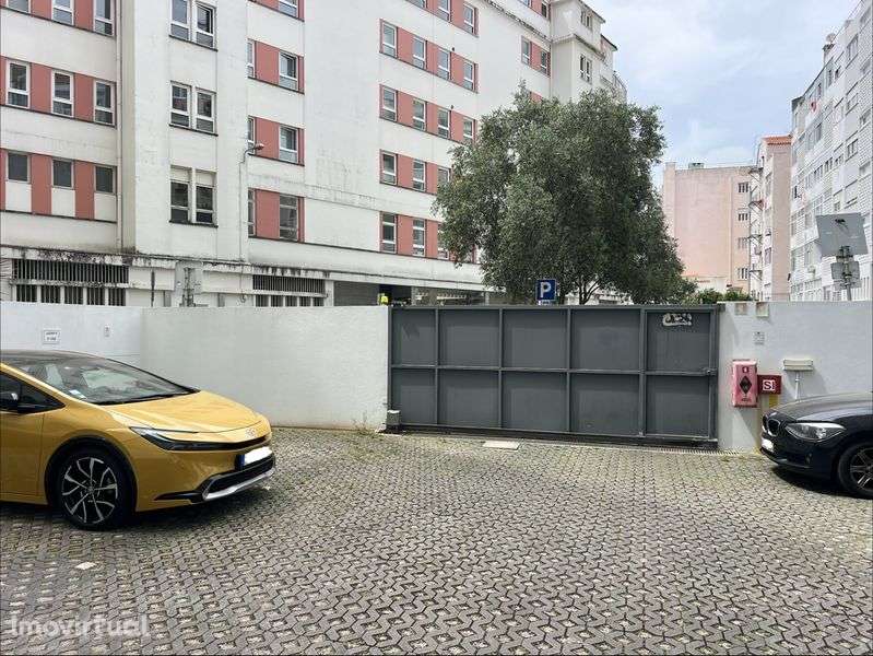 Lugar de Estacionamento ao pé do Amoreiras - Grande imagem: 3/3