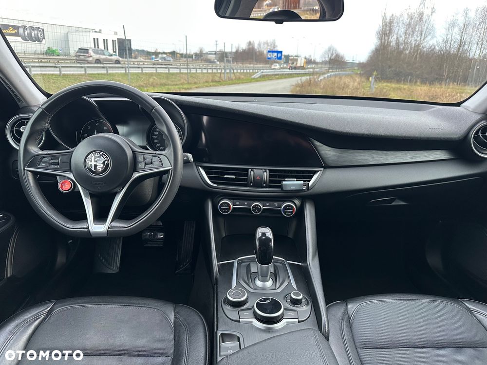 Alfa Romeo Giulia - 11