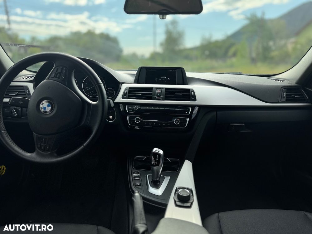 BMW Seria 3 320i AT - 17