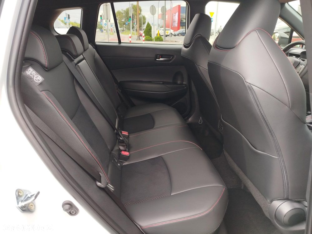 Toyota Corolla Cross 2.0 Hybrid GR Sport - 16