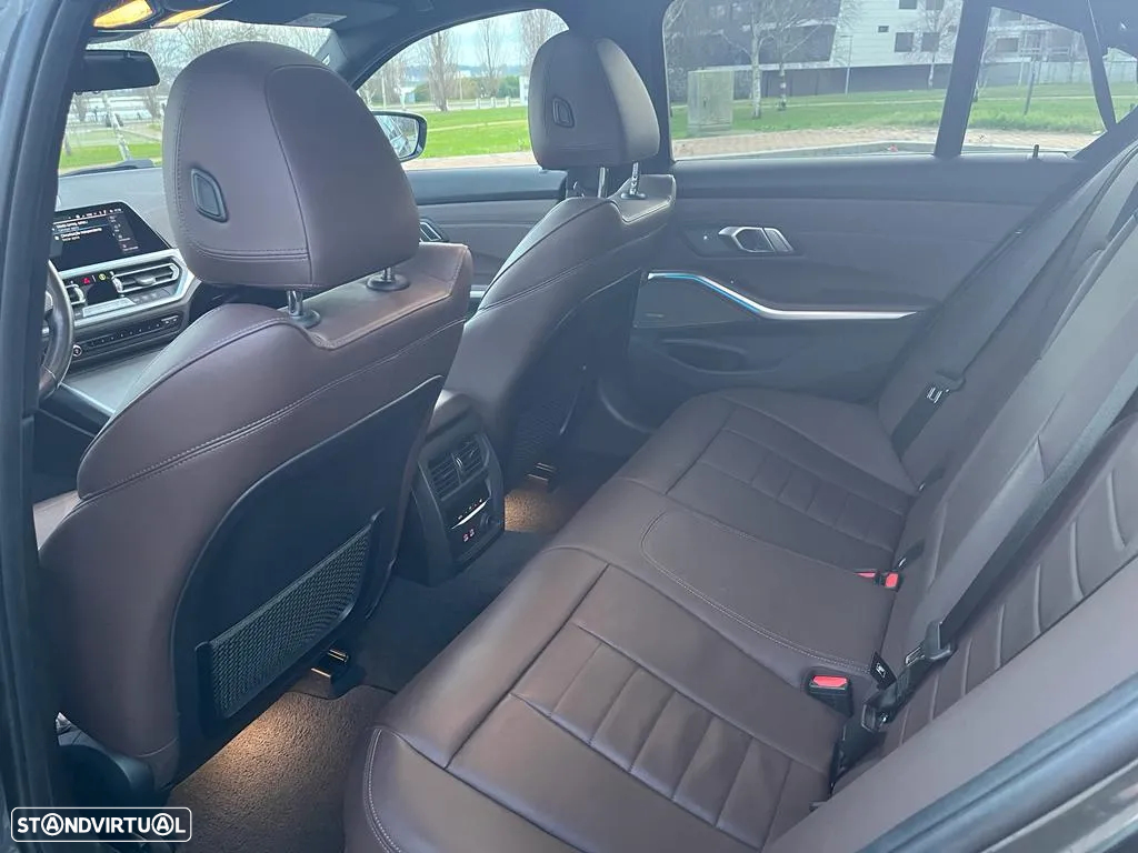 BMW 330 e Pack 50 anos M Auto - 5