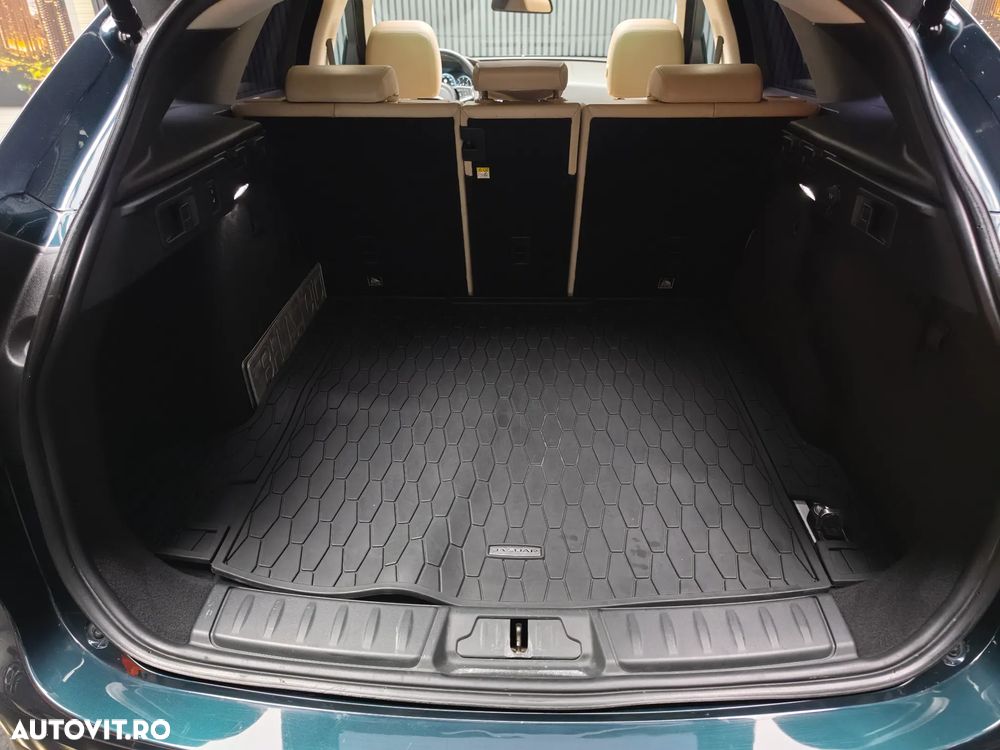 Jaguar F-Pace 20d AWD Portfolio - 37
