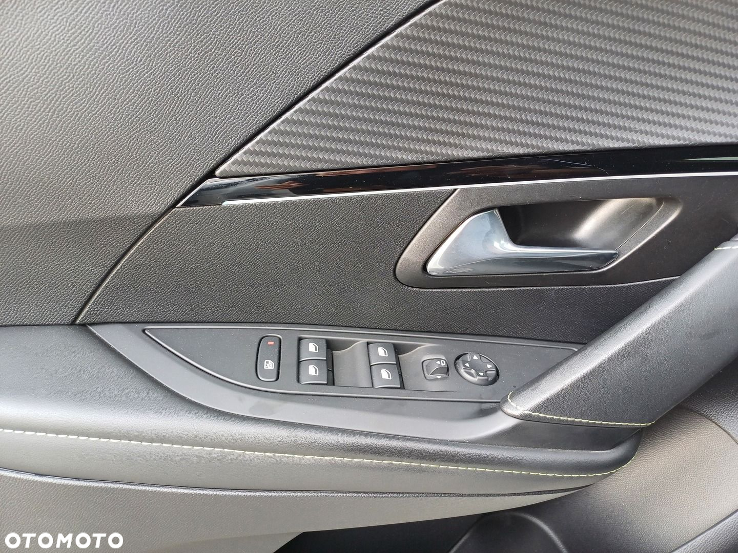 Peugeot 208 e-208 GT - 28