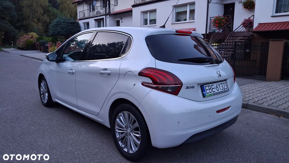 Peugeot 208 1.2 PureTech GPF Allure S&S EAT6 - 9