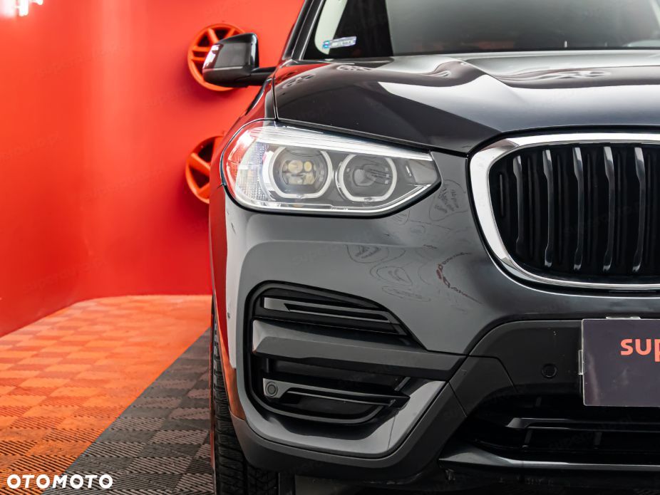 BMW X3 xDrive20i Advantage - 25