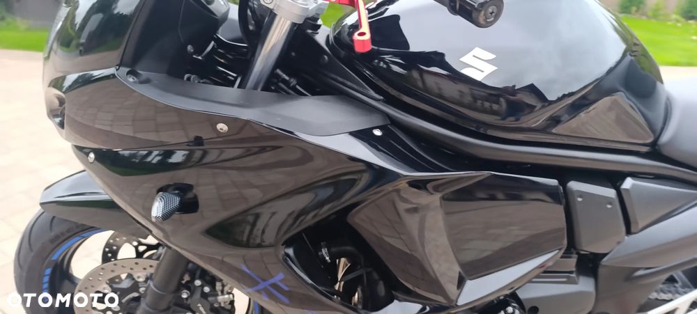 Suzuki GSX - 37