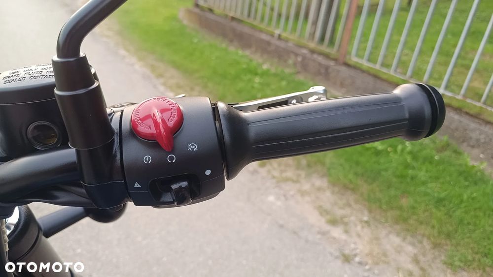 Royal Enfield HNTR - 20