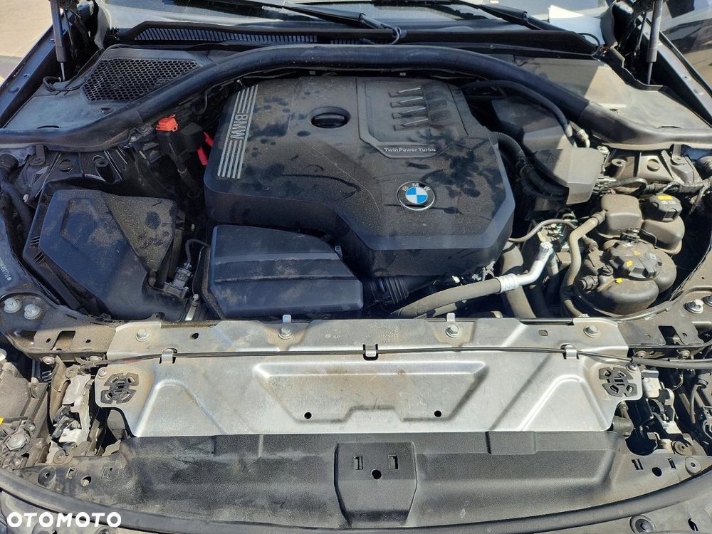 BMW Seria 3 330i M Sport - 10