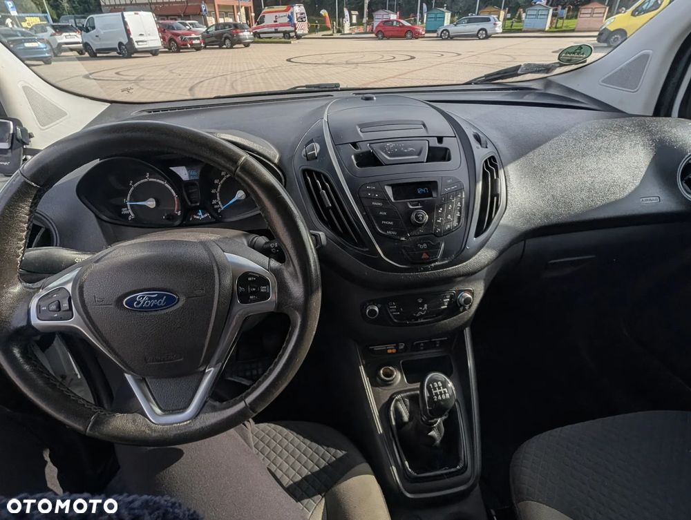 Ford Tourneo Courier - 10