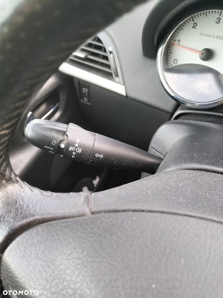 Peugeot 207 1.6 HDi 16V Trendy - 10