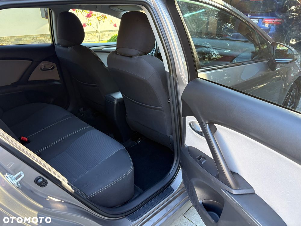 Toyota Avensis - 9
