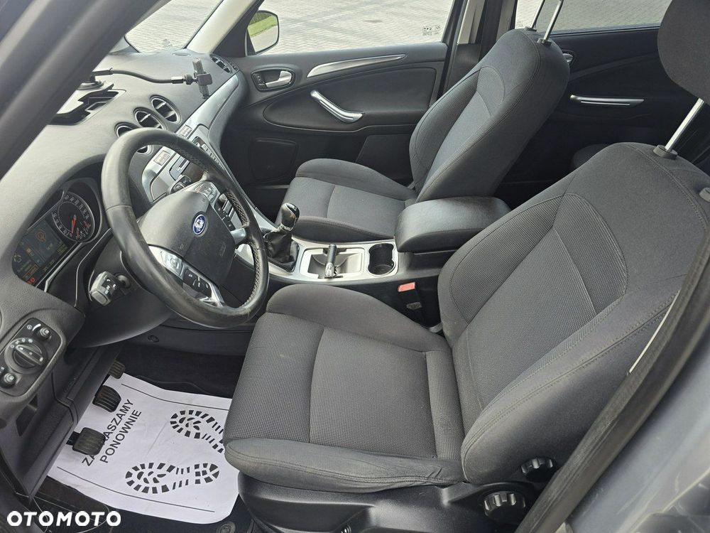 Ford S-Max - 13