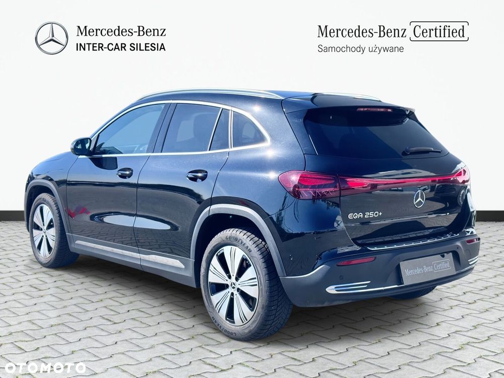 Mercedes-Benz EQA - 8