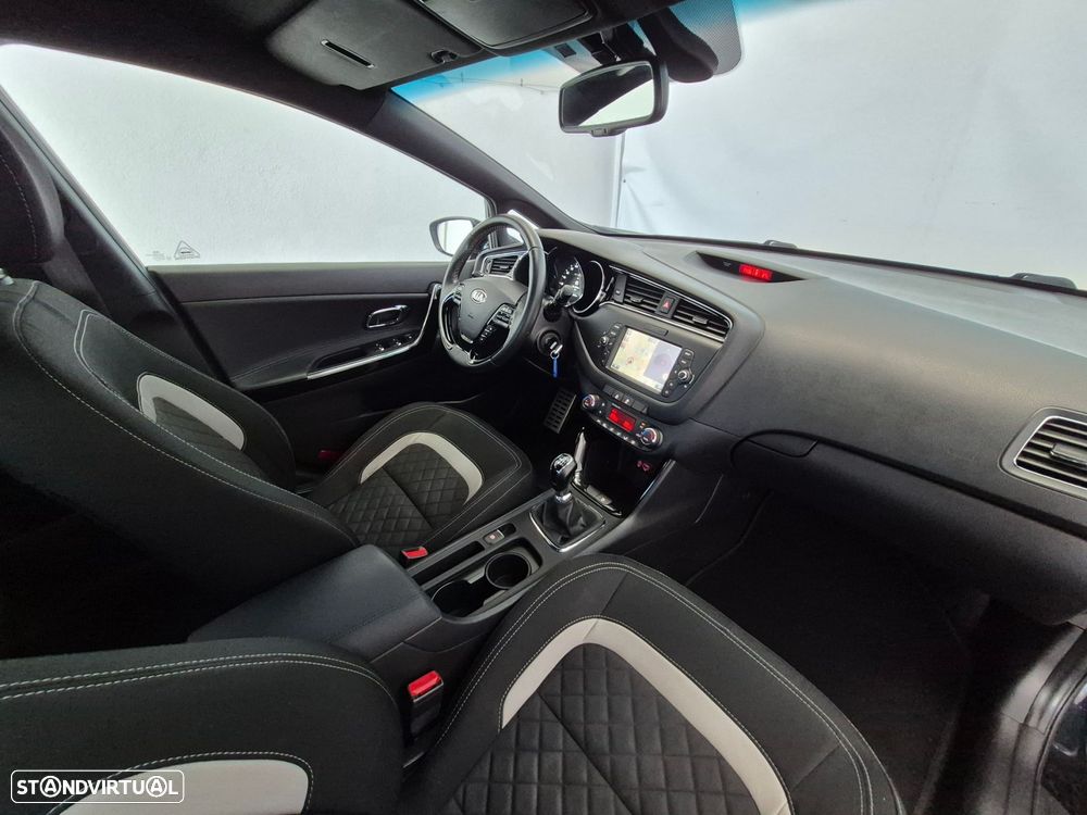 Kia Ceed 1.6 CRDi GT Line - 23