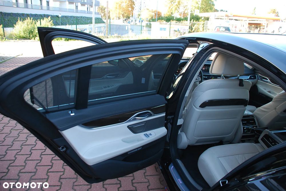 BMW Seria 7 740d xDrive - 32