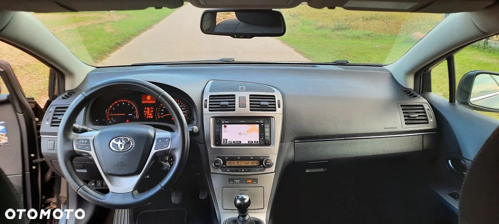 Toyota Avensis 1.6 Luna EU5 - 2