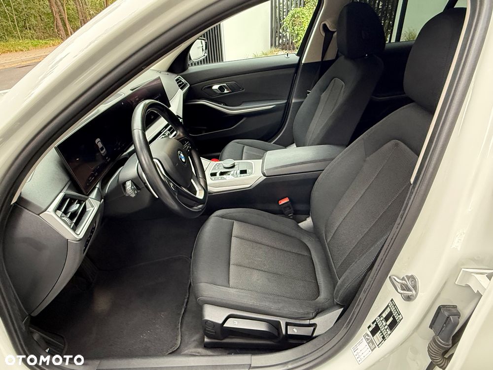 BMW Seria 3 318d - 15