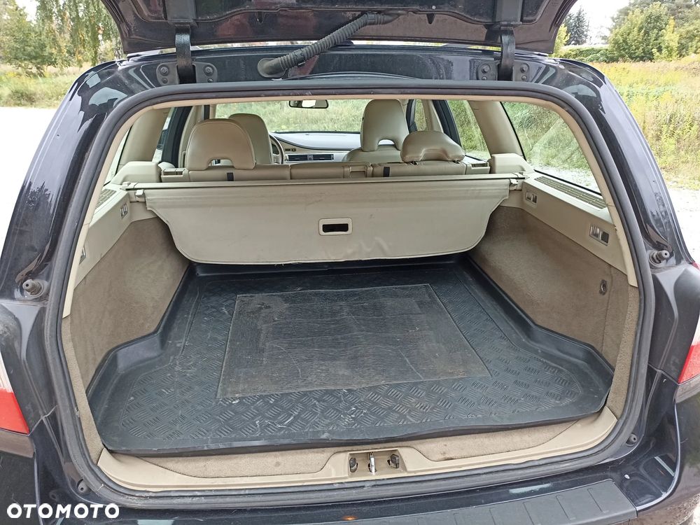 Volvo V70 D5 Momentum - 22