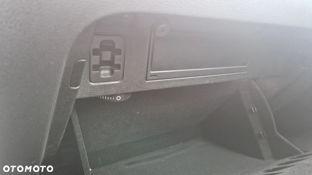 Volkswagen Passat 2.0 TDI EVO Business DSG - 28