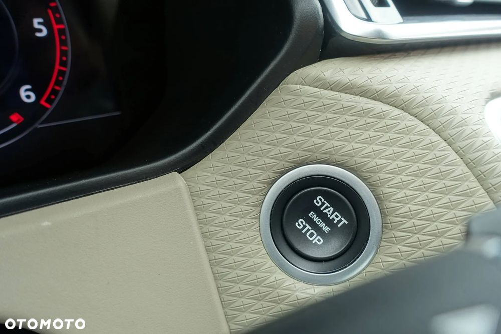 Land Rover Range Rover Velar 3.0d R-Dynamic - 38