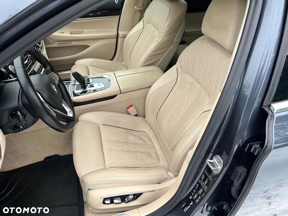 BMW Seria 7 750i xDrive - 15