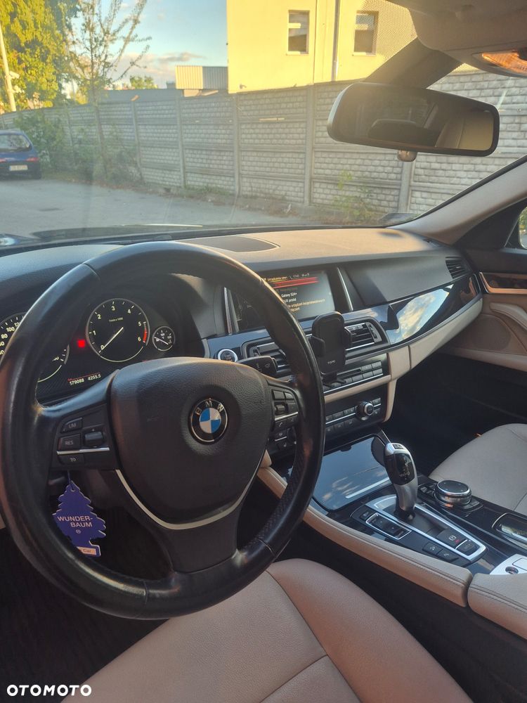 BMW Seria 5 520d xDrive - 14