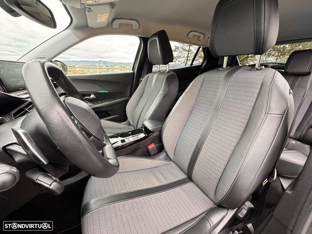 Peugeot 2008 PureTech 130 EAT8 Allure - 17