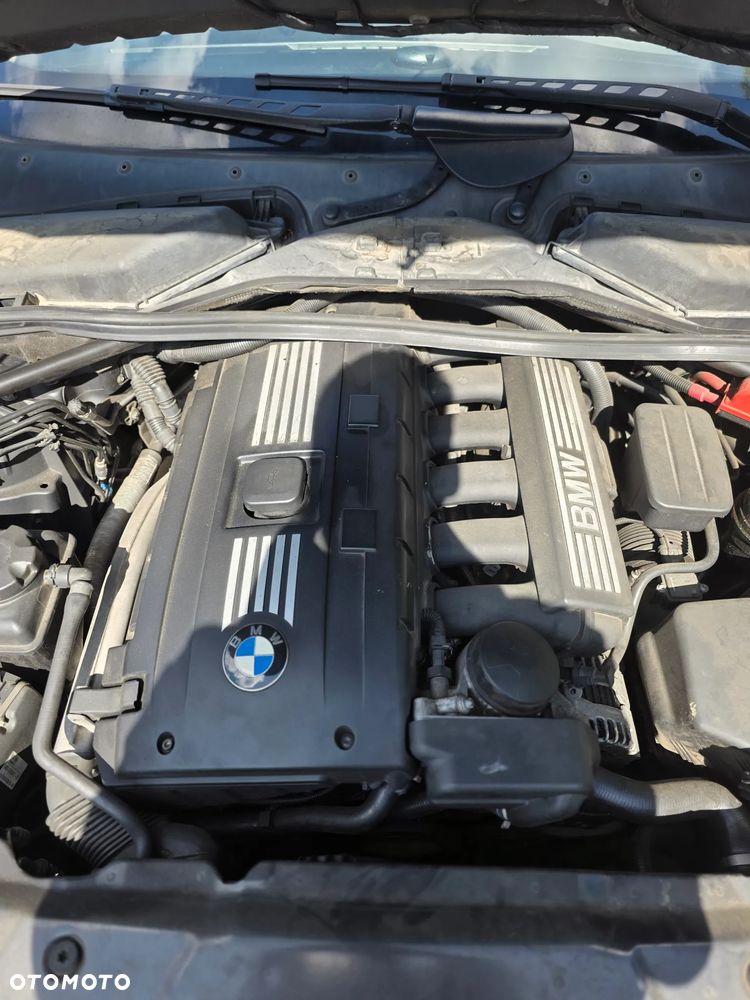 BMW Seria 5 523i - 28