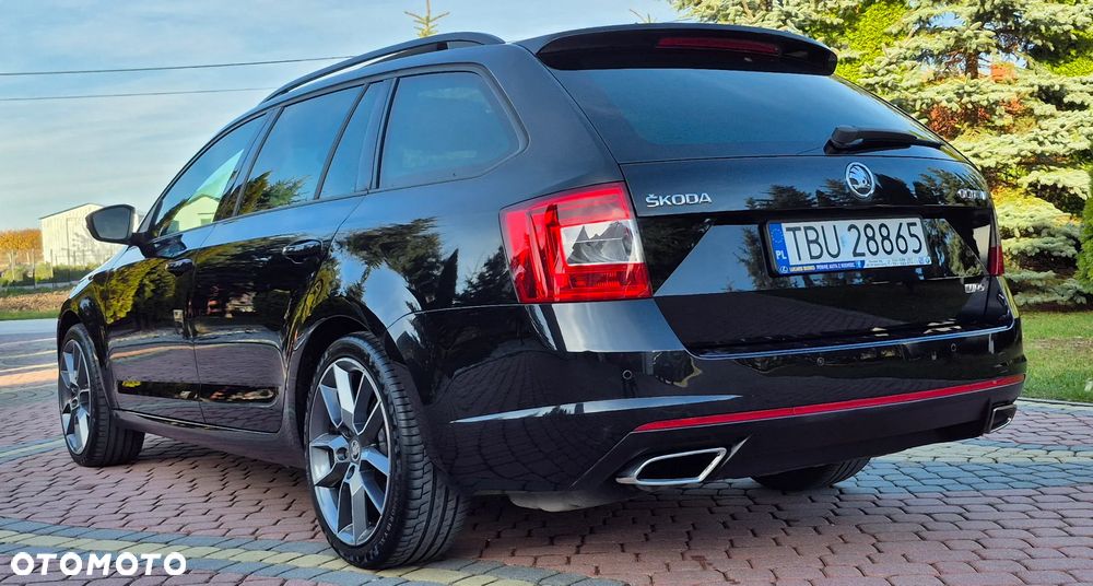 Skoda Octavia Combi 2.0 TDI DSG RS - 32