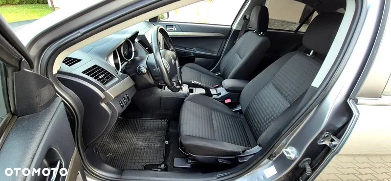 Mitsubishi Lancer 1.6 Invite - 9