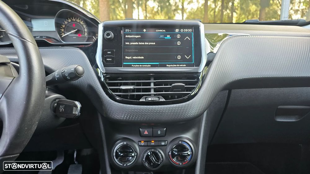 Peugeot 2008 1.5 BlueHDi Signature - 38