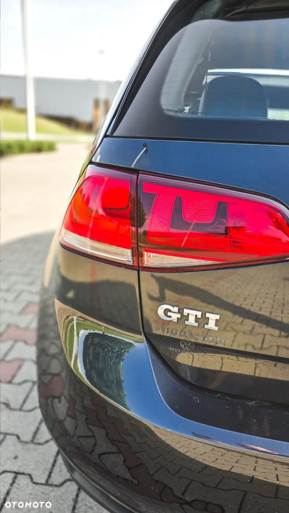Volkswagen Golf - 28