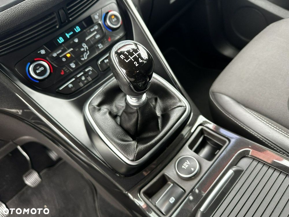 Ford Kuga 1.5 EcoBoost 2x4 Titanium - 26