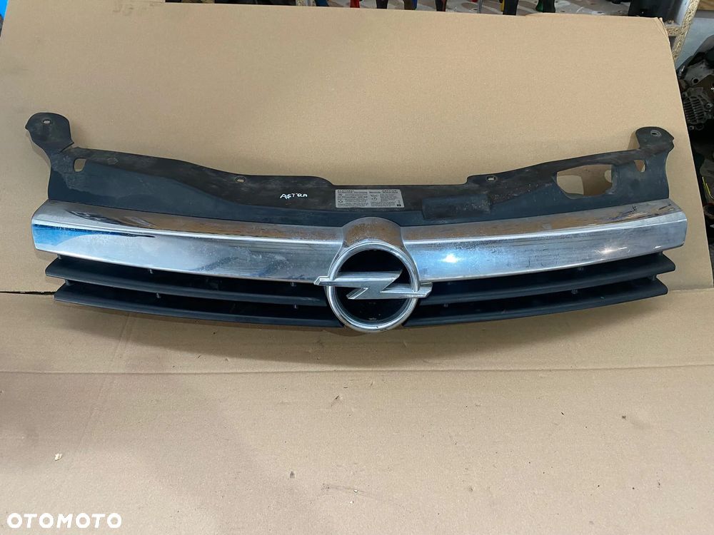 grill gril atrapa kratka przód zderzaka OPEL ASTRA H III - USZKODZONY UCHWYT WIDOCZNY NA ZDJECIU - 1