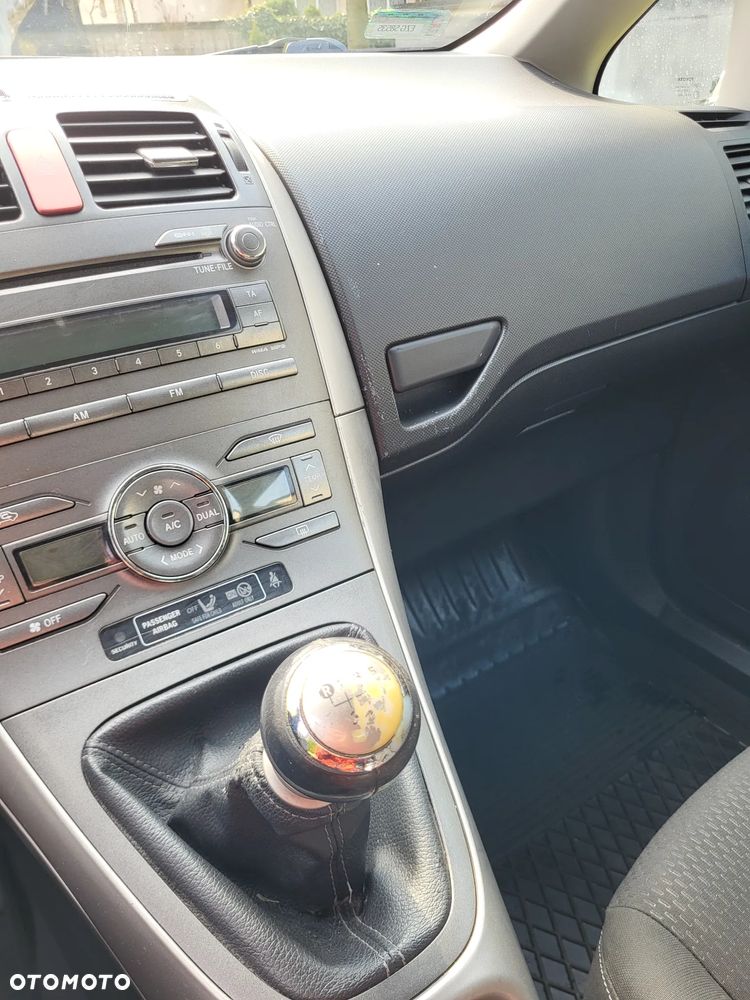 Toyota Auris 2.2 D-4D D-CAT - 14