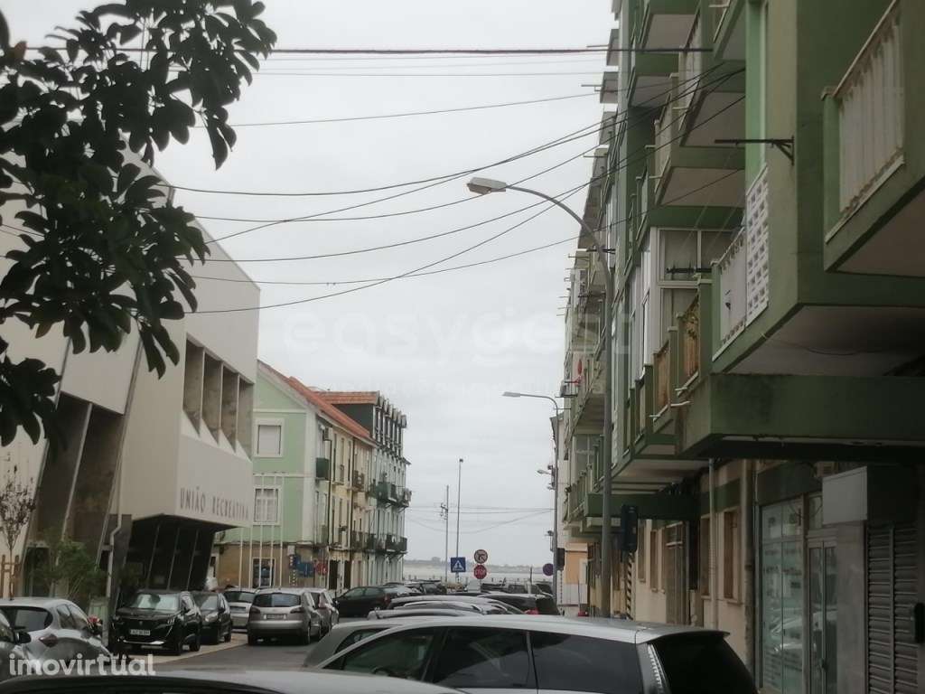Loja junto da Avenida principal na freguesia do Dafundo - Grande imagem: 4/8