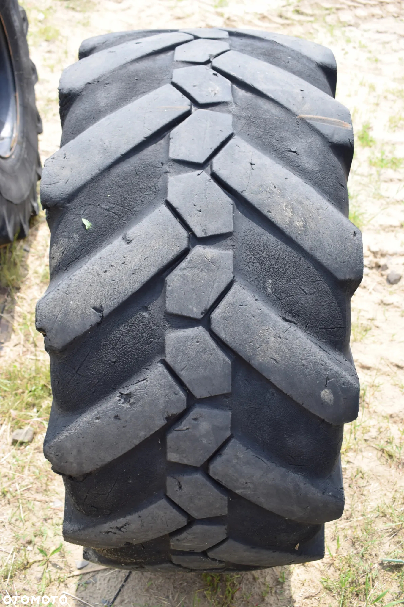 Koła R19 Michelin 18-19.5 do koparki 445/70 R 19.5 - 17