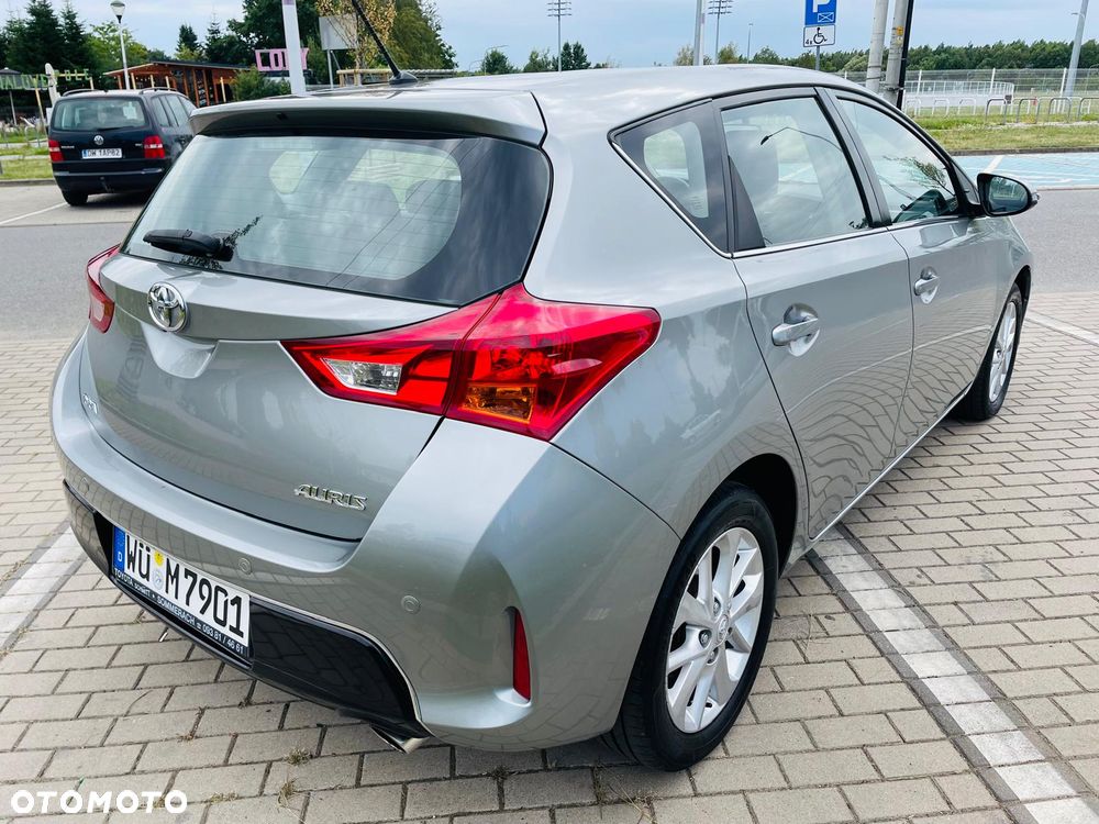 Toyota Auris 1.6 Valvematic Executive - 3