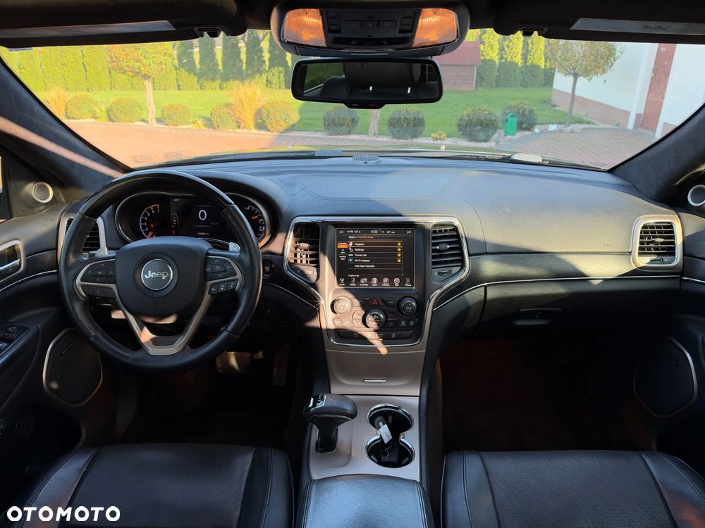 Jeep Grand Cherokee - 24
