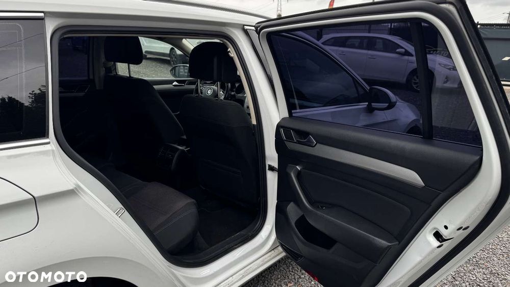 Volkswagen Passat - 24