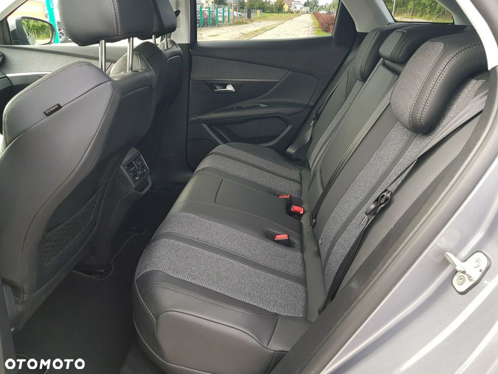 Peugeot 3008 1.6 PureTech HYbrid Allure S&S EAT8 - 11
