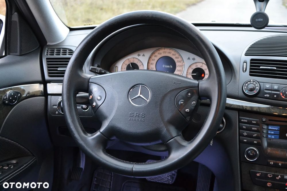 Mercedes-Benz Klasa E 240 4Matic Avantgarde - 18
