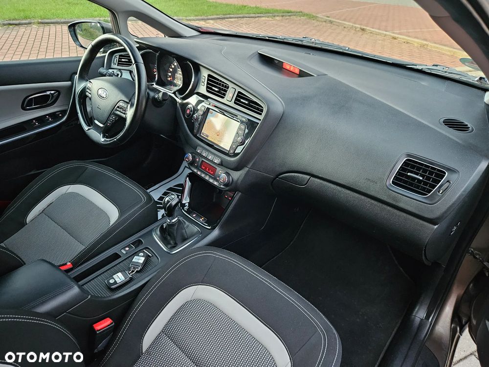 Kia Ceed 1.6 CRDi 136 ISG Platinum Edition - 8