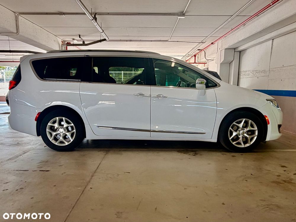 Chrysler Pacifica - 8