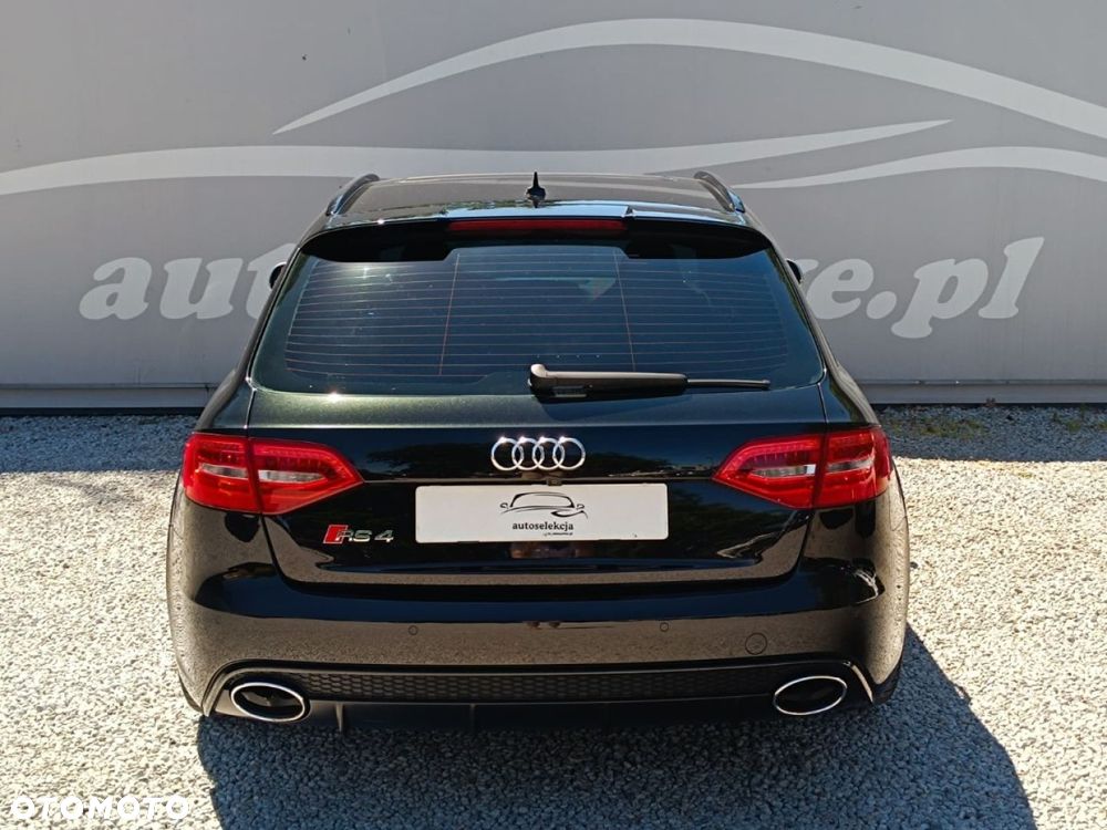 Audi RS4 Avant - 15