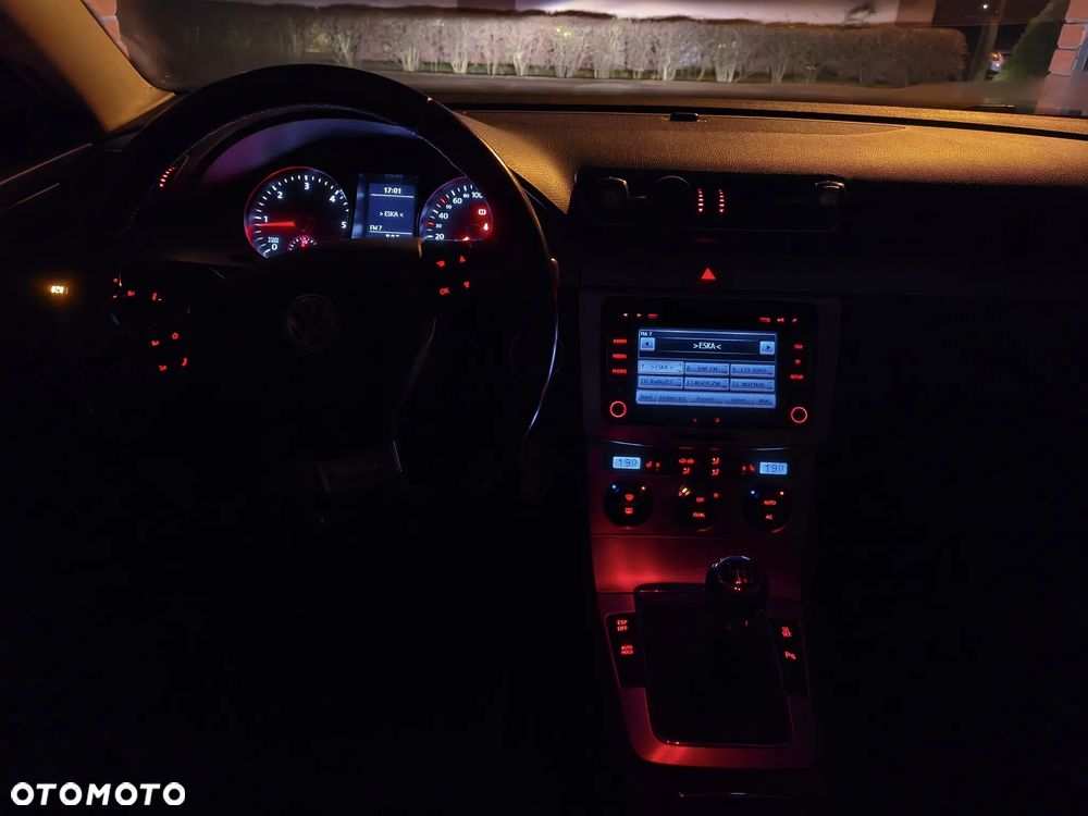 Volkswagen Passat Variant 2.0 TDI DPF Highline - 14